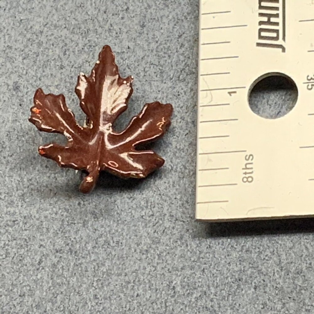 Retro Maple Leaf Pin Brooch 1.25 In As Is Brown Enamel Vintage Canadian Sugar - Picture 3 of 3